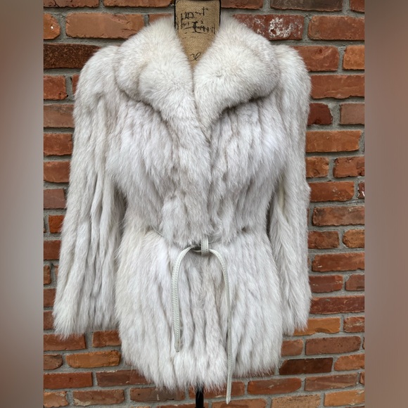 Saga Fox Gorgeous Blue Fox Fur with leather belt Vintage Beauty! - Picture 2 of 16